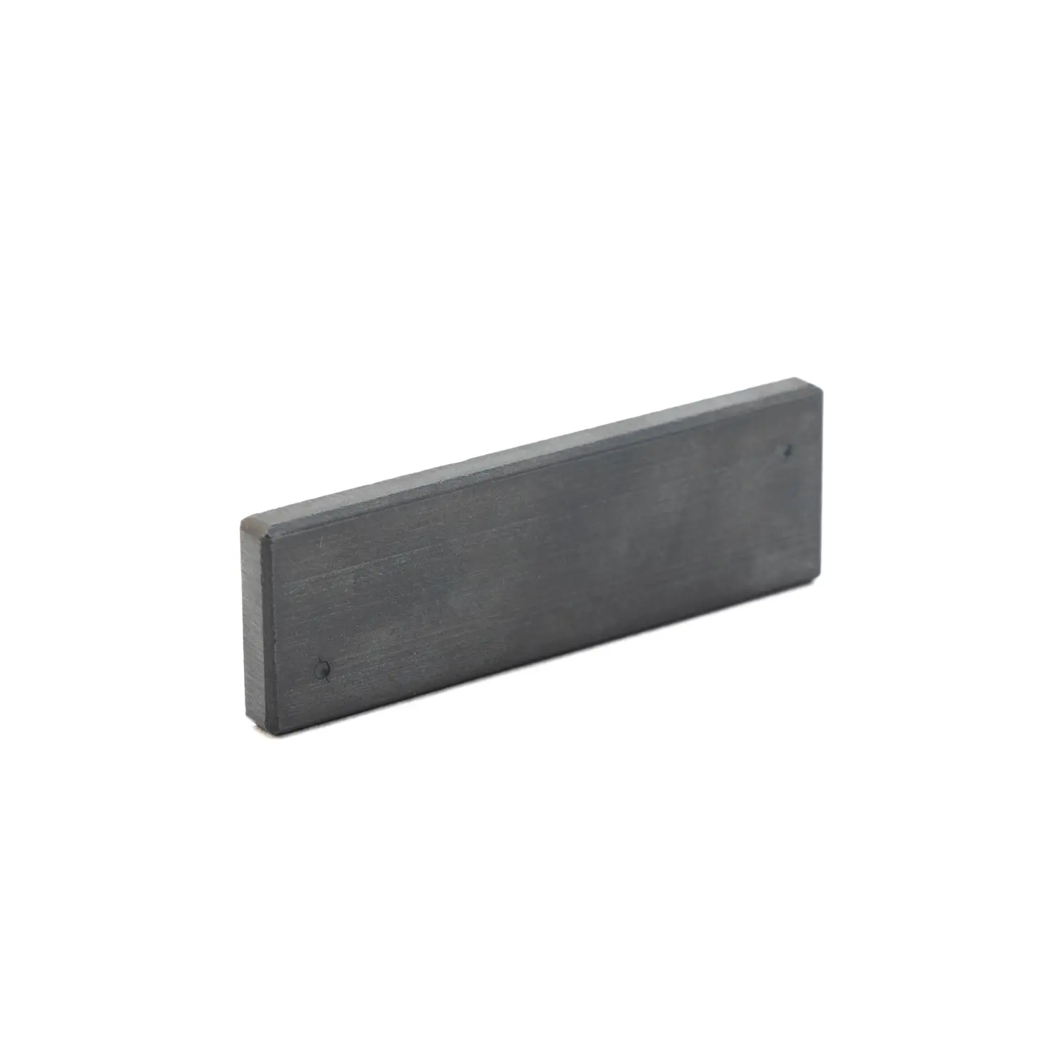 Long ferrite bar magnet with flat working surfaces